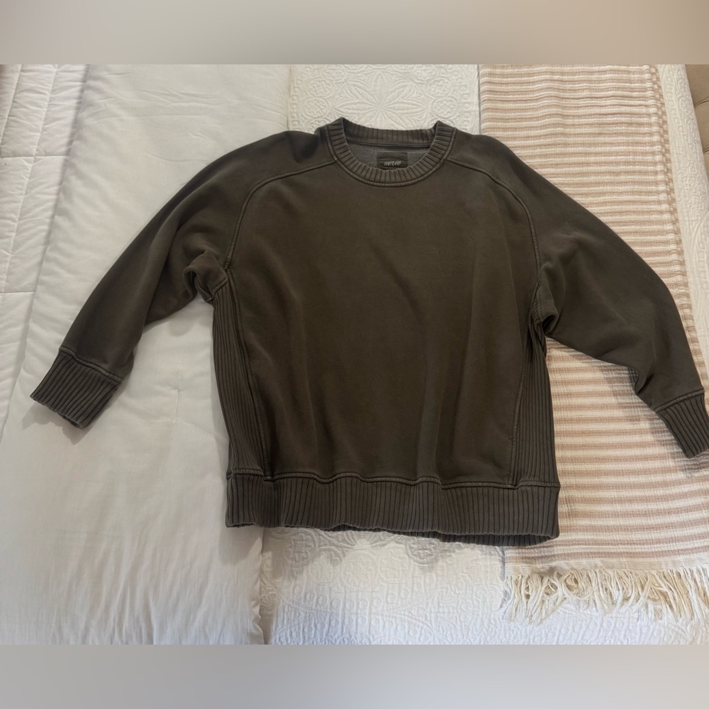 Women’s AERIE Sweatshirt Size Large in great condition.